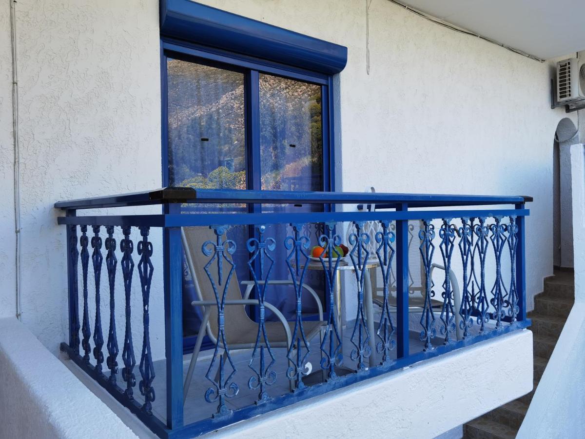Marinas Studios Livadia  Exterior foto